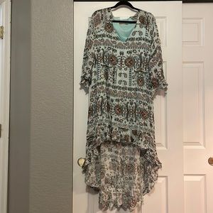 Hi-low 3/4 sleeve dress.